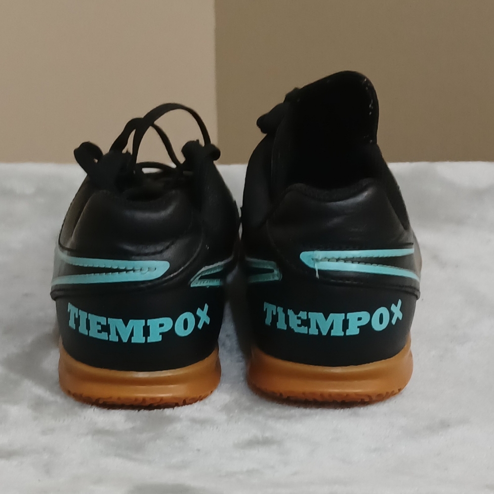 Nike - Picture 4 of 5